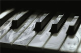 piano - online jigsaw puzzle - 12 pieces