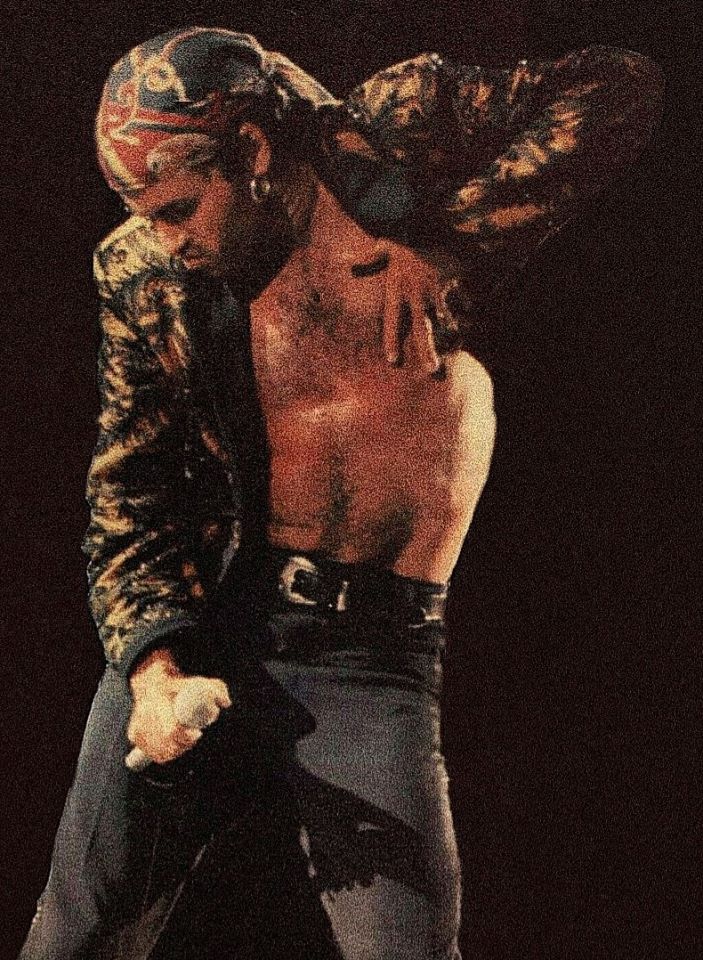 FMGM101 - GEORGE MICHAEL - ROCK CONCERT POSES - COLOR