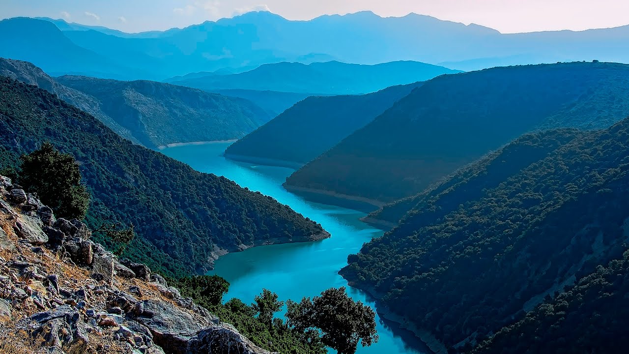 Большие реки греции. Река Альякмон в Греции. Река Альякмон. Ахелоос (река). Река Стримон.